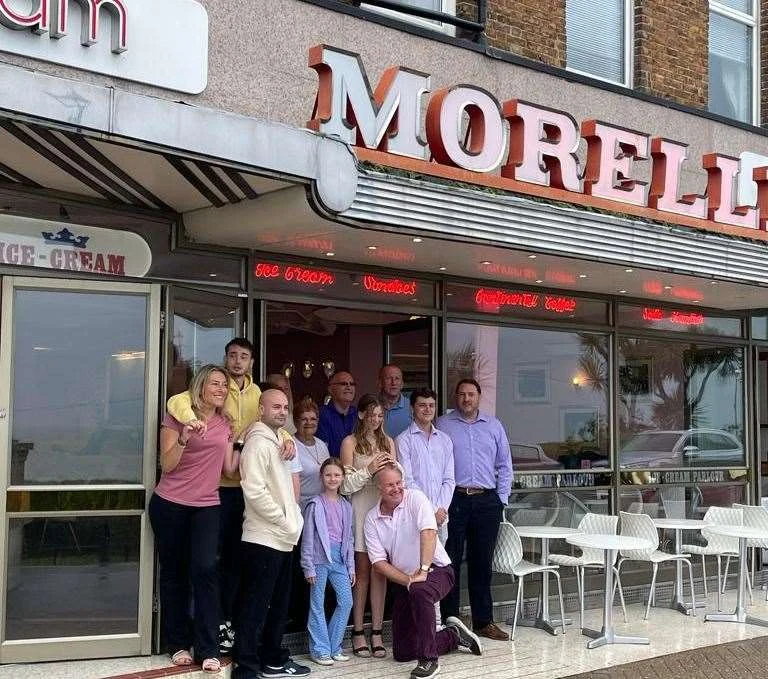The whole Morelli's family and team outside the parlour today